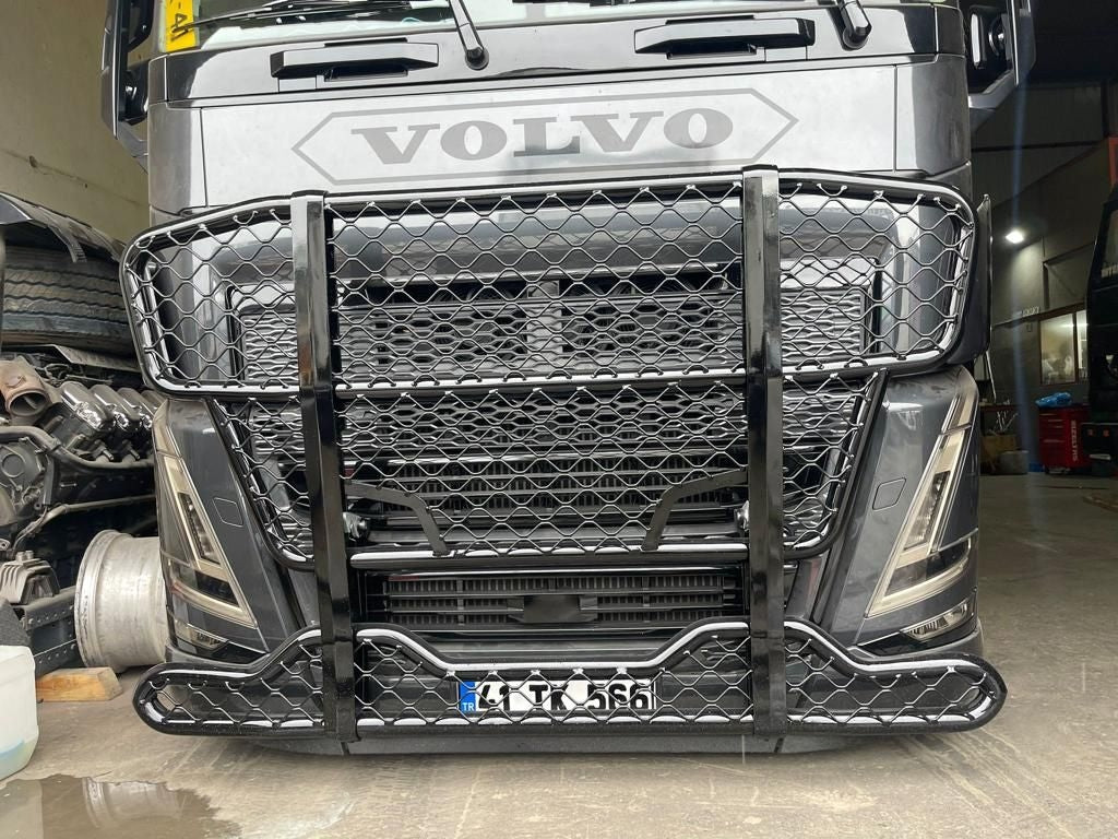 Frontbåge för Volvo FH5 2021+ med nät i svart